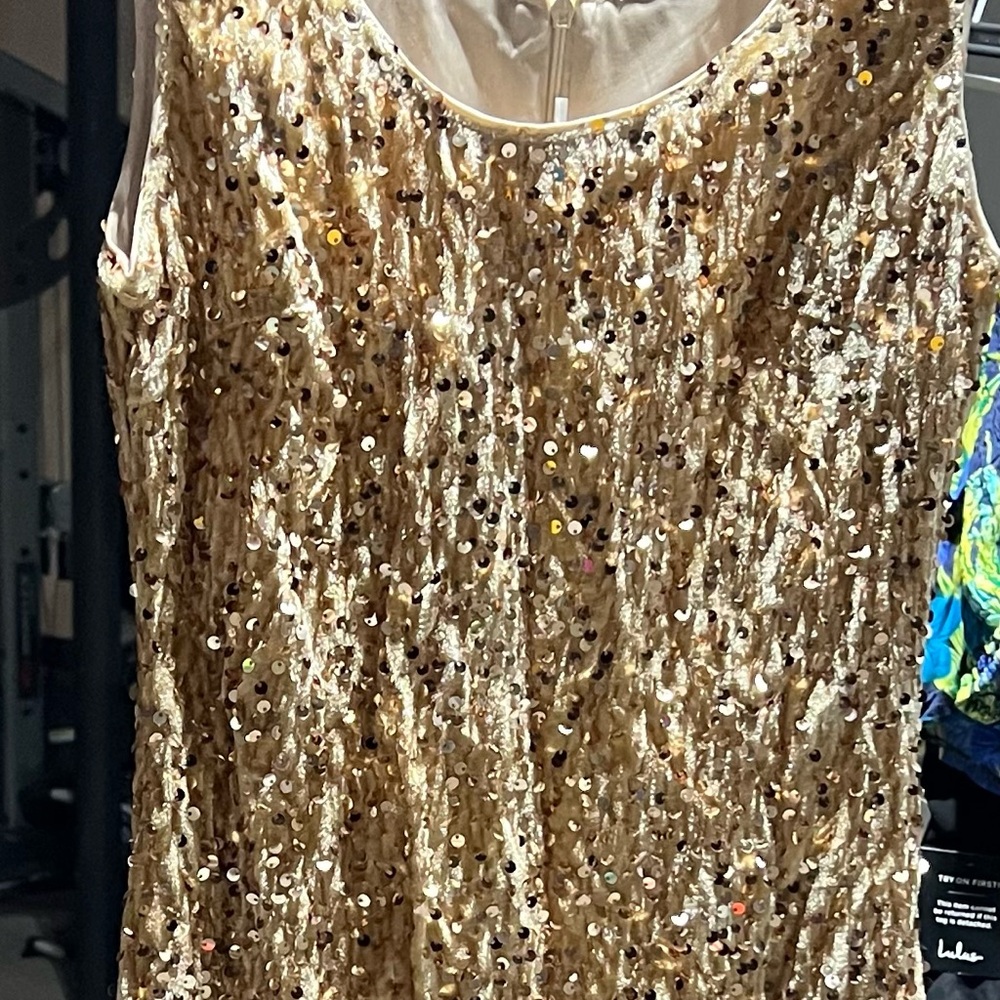 Beautiful dress! Has some stretch to it